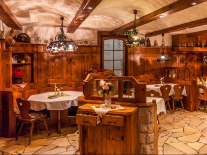 Foto: Gr&amp;uuml;ner Baum Gasthof Bl&amp;ouml;del