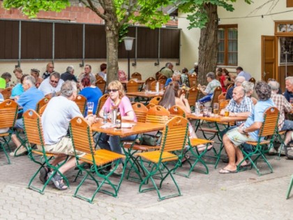 Foto: Gr&amp;uuml;ner Baum Gasthof Bl&amp;ouml;del
